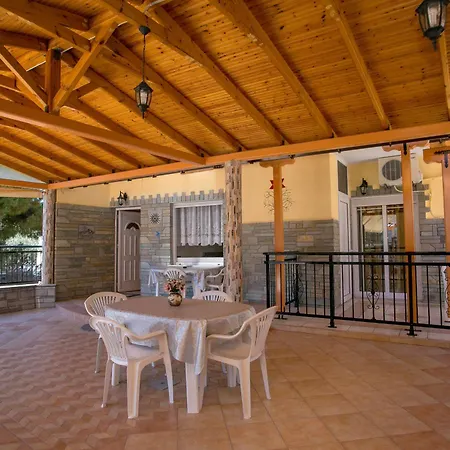 アパート Markos ポトス